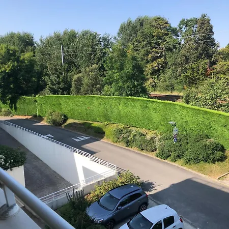 Dans Un Parc Résidentiel Proche Appartement *