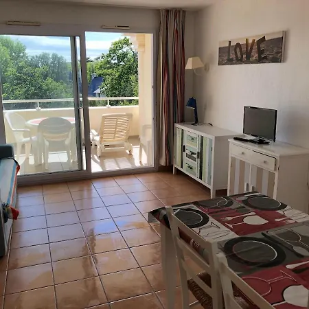 Dans Un Parc Résidentiel Proche Appartement