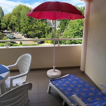 Dans Un Parc Résidentiel Proche Appartement *