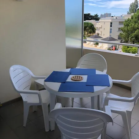 Dans Un Parc Résidentiel Proche Appartement